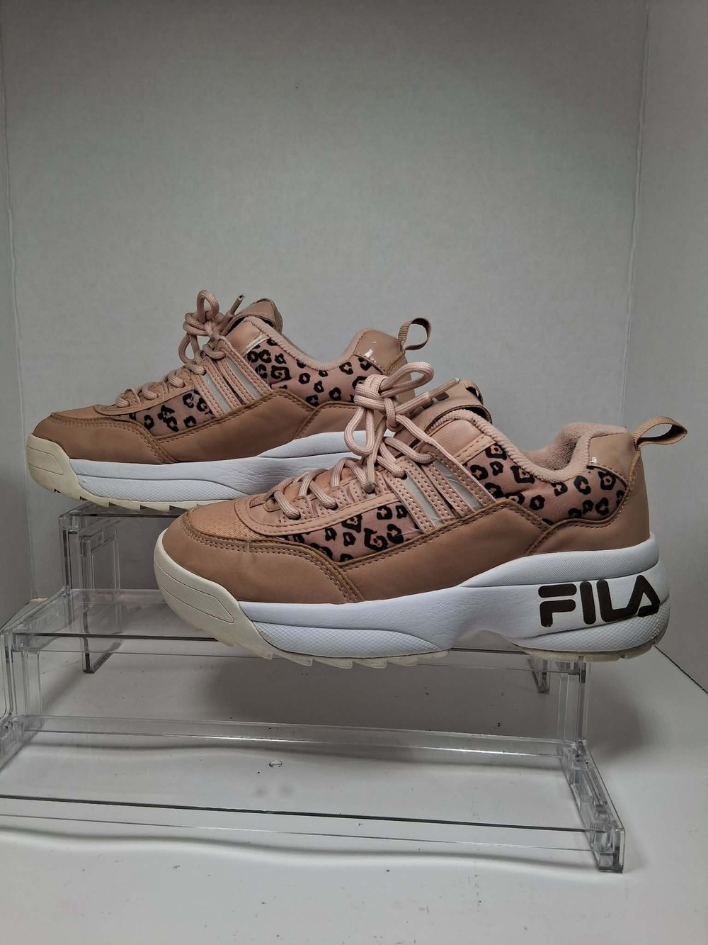 FILA Women's Pink Leopard Animal Print Low Top Lace-Up Logo Accent Sz: 5.5